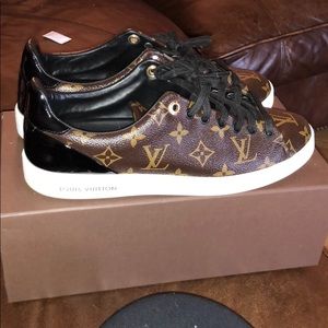 ❌ SOLD ❌ Louis Vuitton Front row sneakers